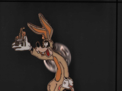 Disney WDW Easter Hunt Magic Kingdom Goofy Pin