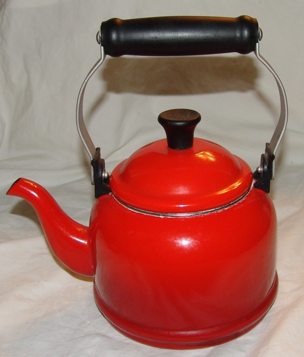 Le Creuset Traditional Stove Top Tea Kettle Pot L Crimson Red