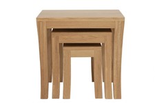 Nest of Tables Solid Oak Wood Set of 3 Tables Curved Legs Side Table