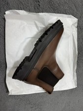 For sale is a stylish pair of ZARA men’s brown leather Chelsea boots, size EU 42