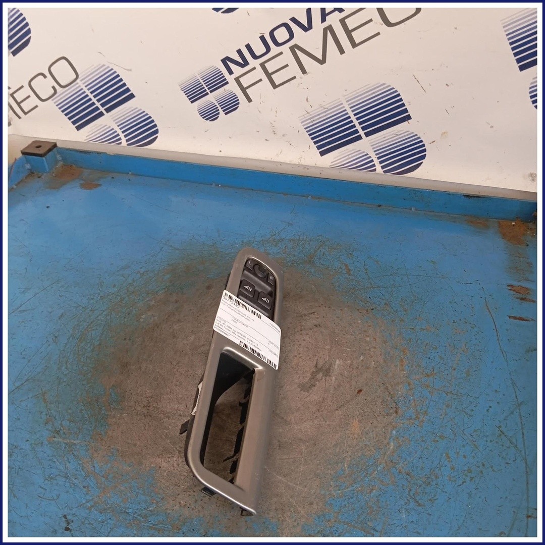 Comandi Alzavetri Anteriore Sinistro SX Volvo S40 II 30773429 2010 2012 Usato