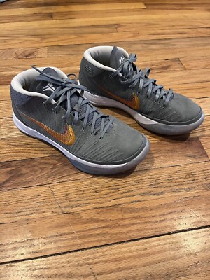 kobe bryant foot size