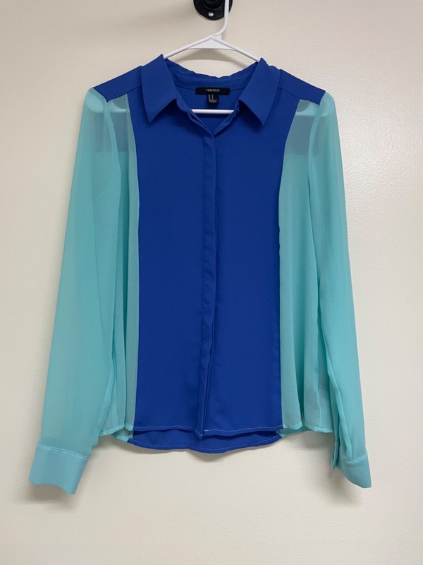 Women's Forever 21 Long-Sleeved Blouse Size Medium EUC!