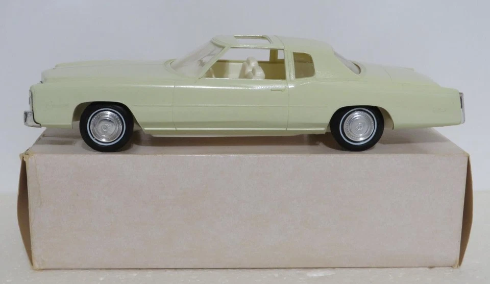 老式 JOHAN 1976 PHOENICIAN IVORY 凯迪拉克 ELDORADO 经销商促销汽车带盒 — 第 3/4 张图片