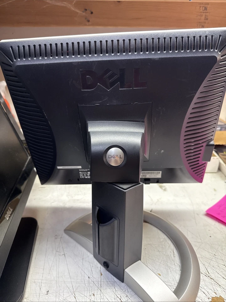 Dell 17" 1703FPs 50-60hz Monitor with Stand - Image 4 of 4