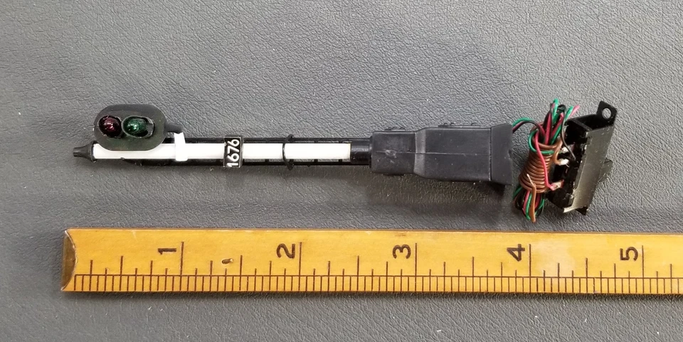 Model Power HO Scale No. 1676-1 RAILROAD SIGNAL BRASS - Image 2 of 4