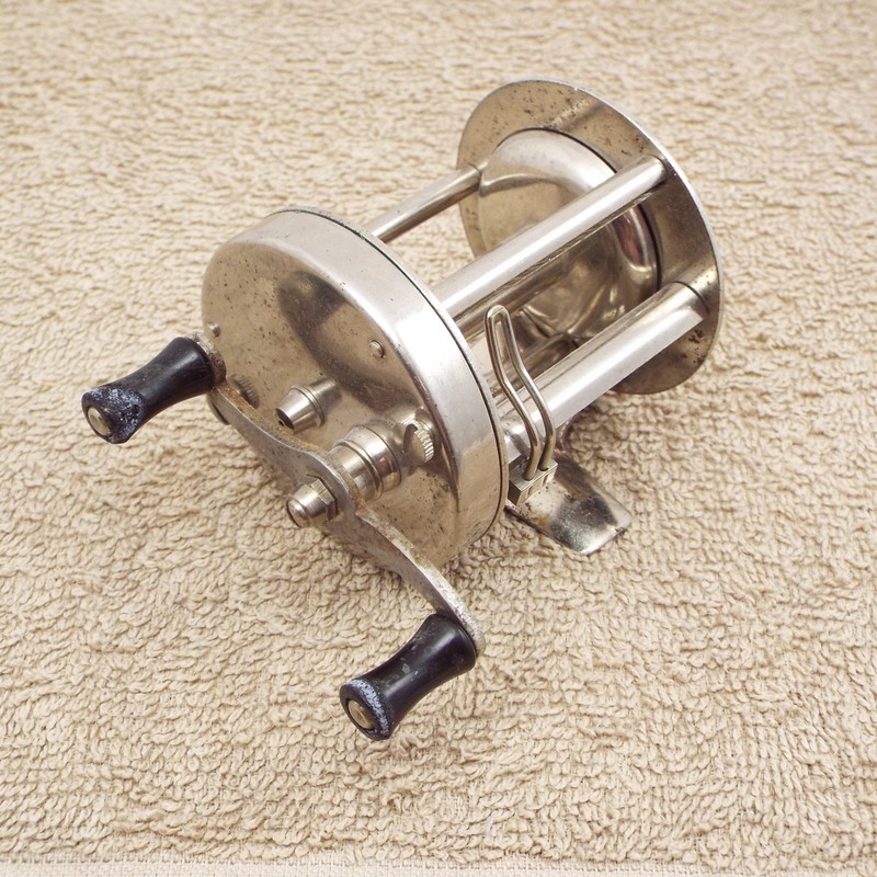antique fishing reel vintage, no name on reel