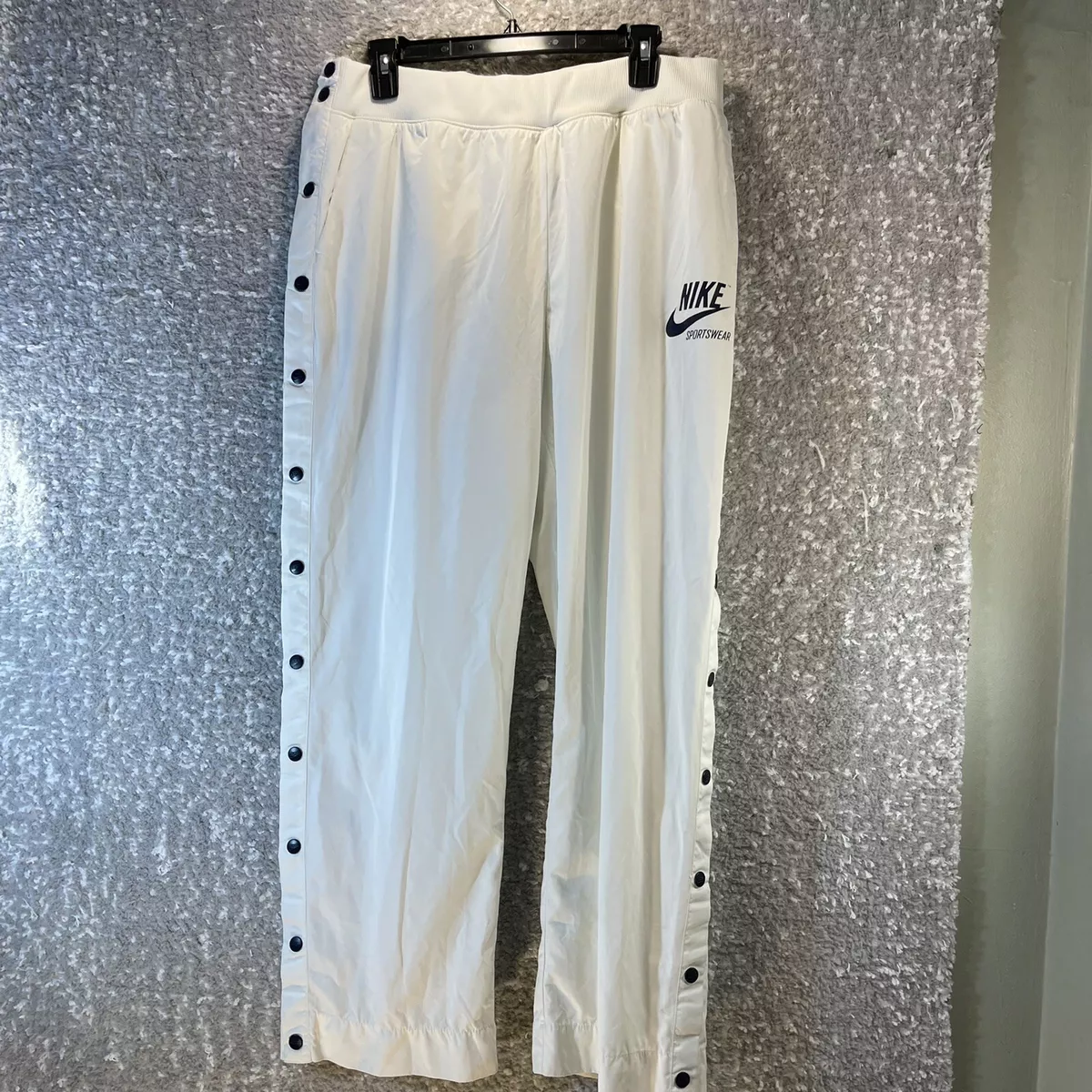 Nike Sportswear CLUB PANT - Tracksuit bottoms - black/white/black - Zalando