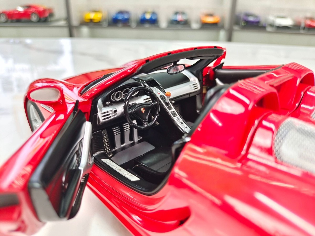 AUTO art Porsche Carrera GT ミニカー 1/18 1/18 AUTOart Porsche Carrera GT (Silver) Car Model