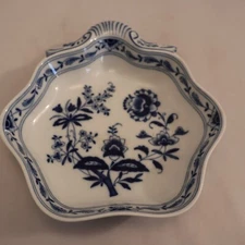 Vista Allegre Blue/White Scalloped Bowl – Rare