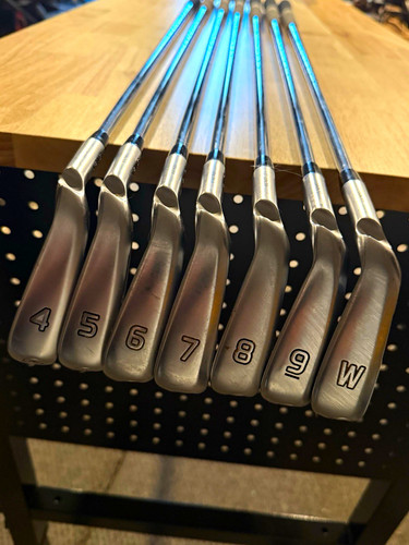Ping G425 Black Dot RH Iron Set 4-9,W 7pc Steel Regular Flex