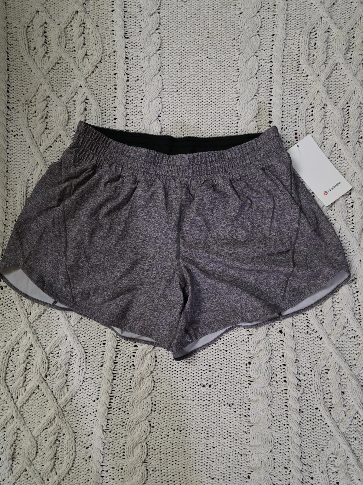 Lululemon Size 14 Track That MR Short 5" Lined Lightweight Women's Gray Shorts
Opens in a new window