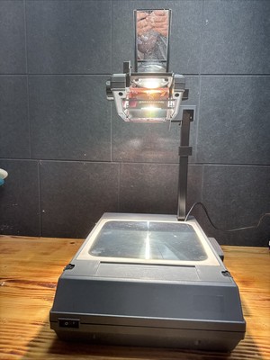  3M 2000 AG  Compact Portable Overhead Projector