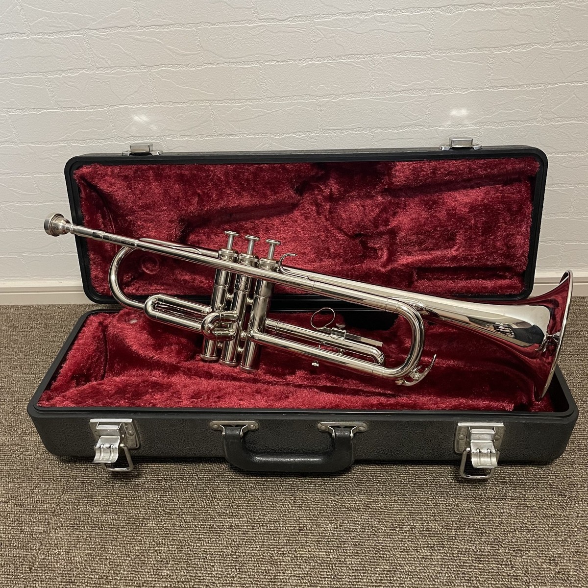 YAMAHA YTR-1310 Trumpet Silver color with Hard Case & Mouthpiece