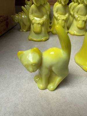 Fenton Glass Dandelion Yellow Halloween Scaredy Cat Kitten Figurine Mosser Glows - Image 1 of 4