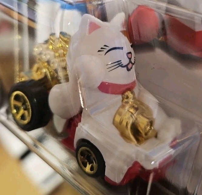 Hot Wheels FELINE LUCKY 2026 (Green & Gold) FELINE LUCKY (Red