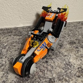 LEGO The LEGO Movie Sets Bundle 70808 & 70818 with Minifigures and Instructions