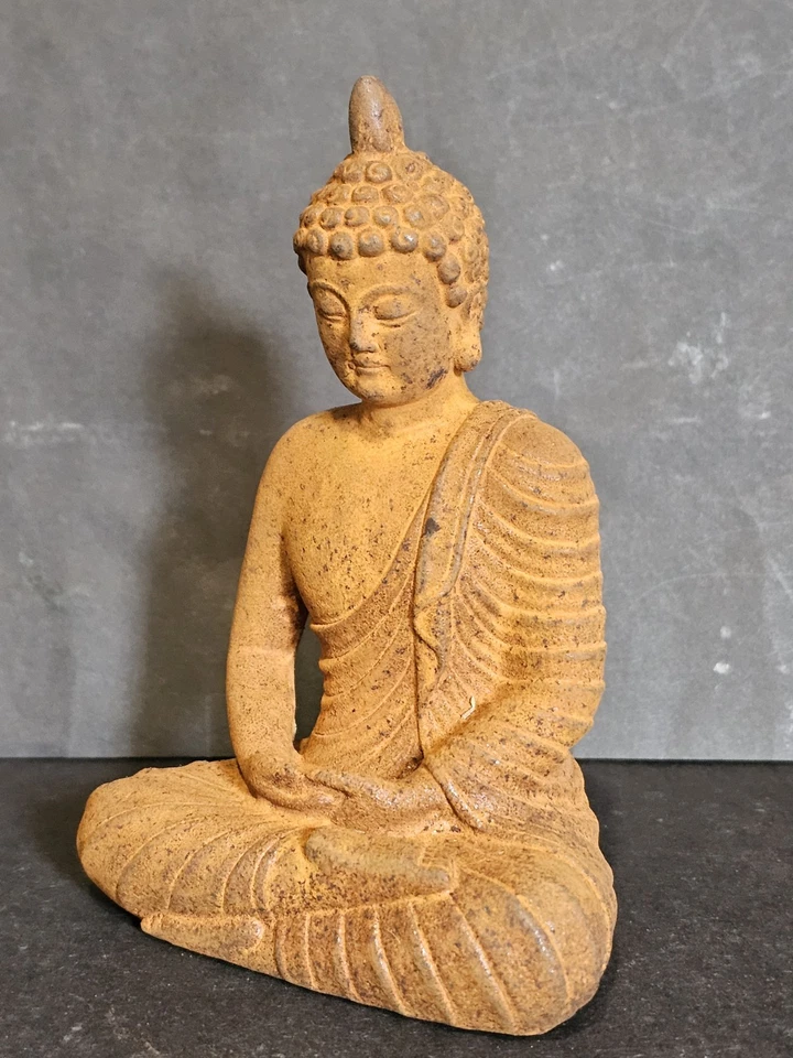 Antique Cast Iron thai Buddha. Wonderful rusty Patina. 13cm High. - Image 3 of 4