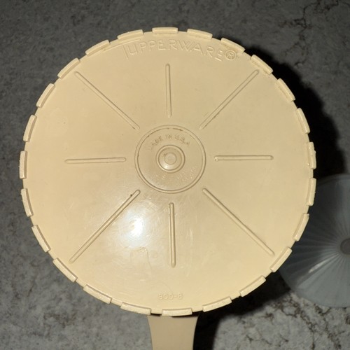Vintage Tupperware 2 Quart Pitcher With Push Button Lid Beige Tan 800-8 - Picture 8 of 9