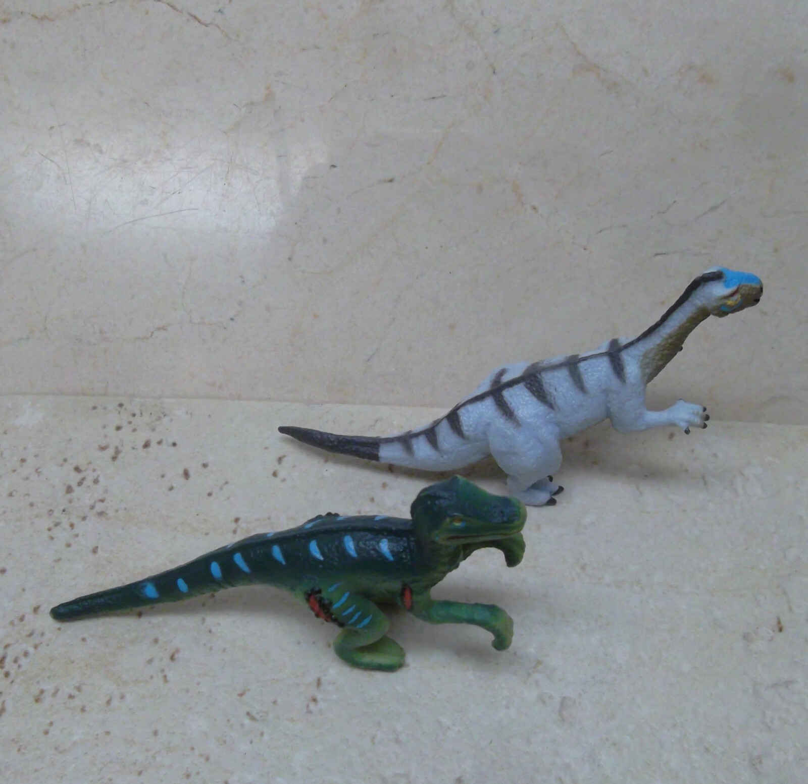 Disney Animal Kingdom 3 Dinosaur Figures - Carnotaurus, Velociraptor - A4