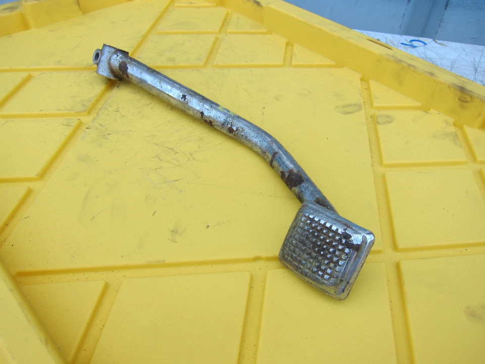 Kawasaki KZ750E 1981 estándar OEM JUEGO TRASERO DERECHO PEDAL DE FRENO Foto 2 de 4