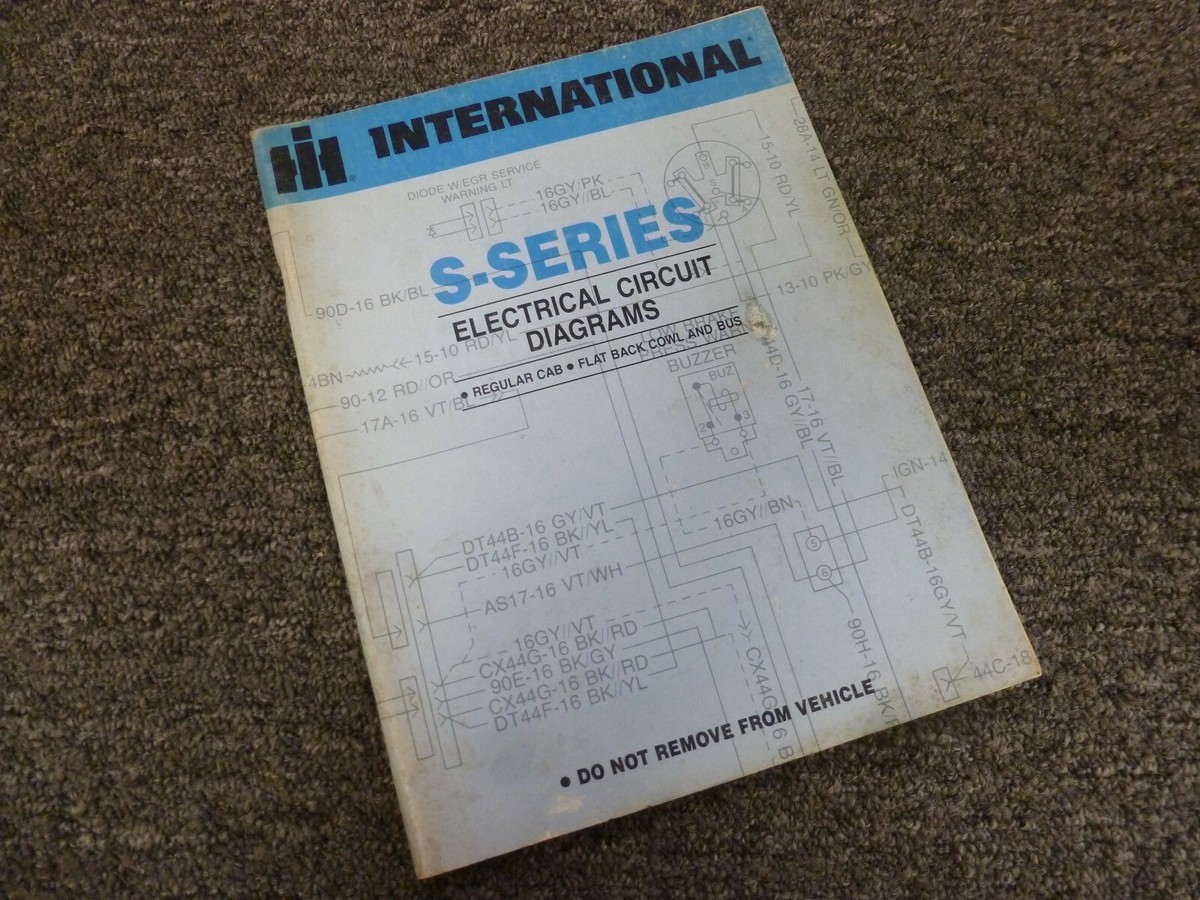 洋書 INTERNATIONAL TRUCKS International Trucks: 100 Years 1907-2007: Frederick W