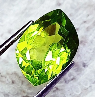 Fancy Form Natürlicher Peridot 8,30 Ct Lose Edelstein Zertifiziert GGL