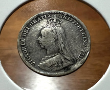 1890 GREAT BRITAIN SILVER VICTORIA 3 PENCE BETTER COIN