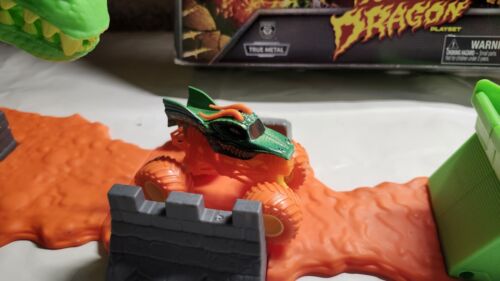 2022 Monster Jam Dueling Dragon Playset Exclusive Monster Truck Open Box - Picture 4 of 9