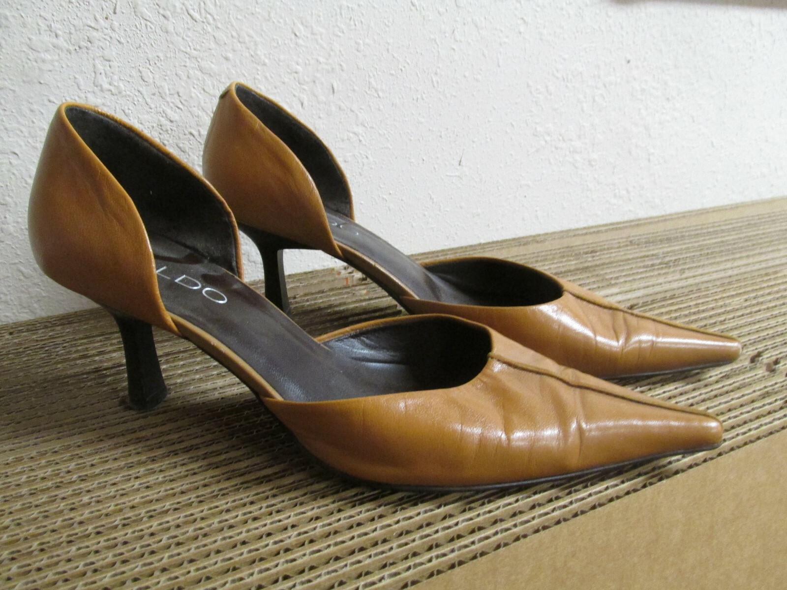 Womens size 36 ALDO vintage brown 2 