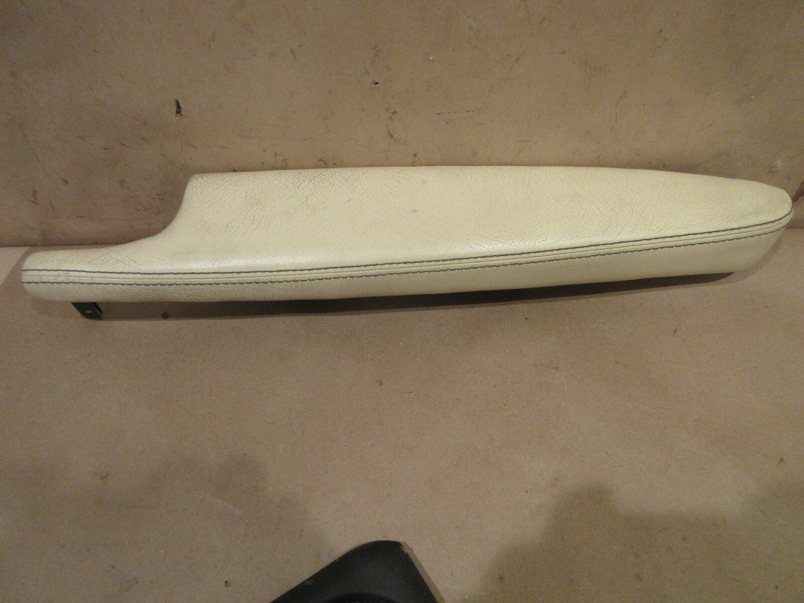 Maserati Quattroporte - RH Front Interior Door Arm Rest - P/N 66938800