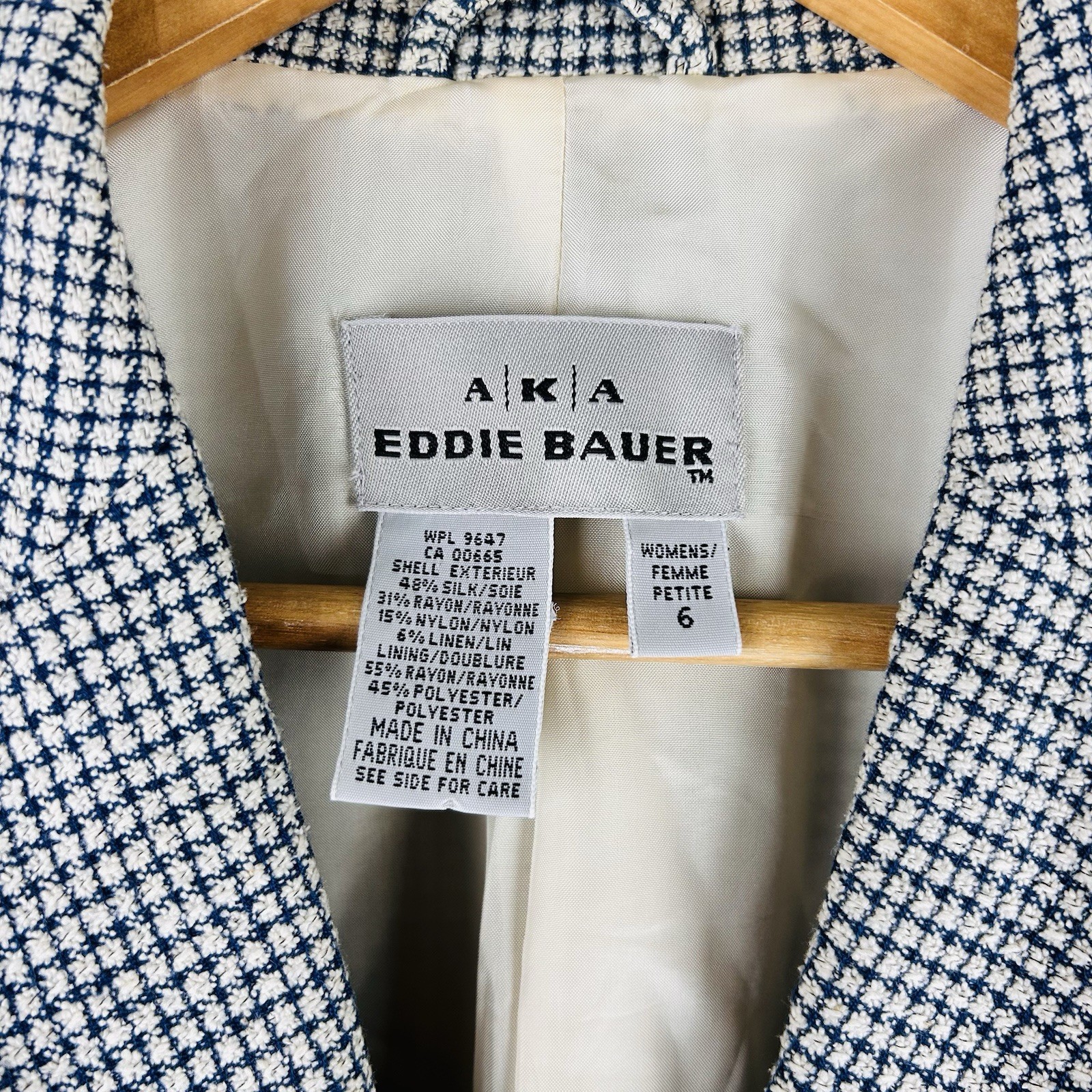 A.K.A. Eddie Bauer Womens Three Button Silk Blended Three Button Blazer Size 6 P image 4