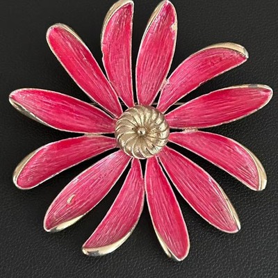 Vintage Gold Tone Hot Pink Enamel Daisy Flower Brooch Pin Large Retro Jewelry