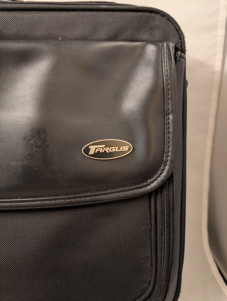 Estuche Portafolio Targus Negro para Portátil | Funda Acolchada con Bolsillos Organizadores Foto 2 de 4