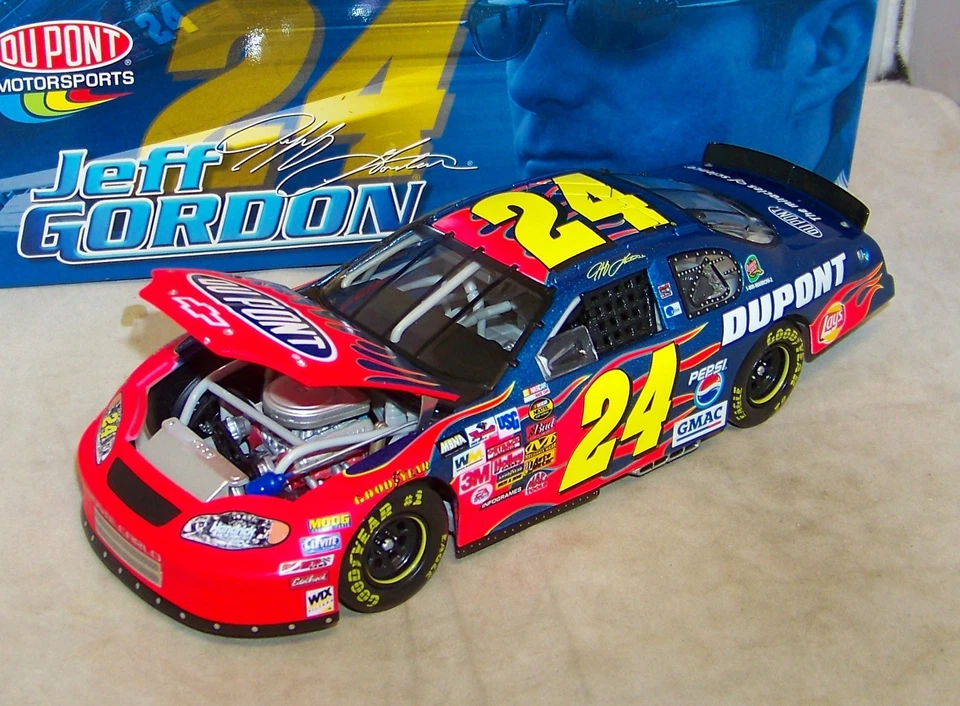 1:24 ACTION 2004 #24 DUPONT MONTE CARLO SS JEFF GORDON RARE CWB CLEAR BANK 1/636 - Image 3 of 4