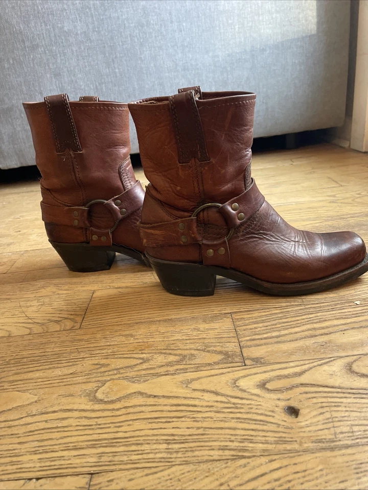 Bota de motociclista con arnés de cuero marrón Frye para mujer 6,5 Foto 2 de 4