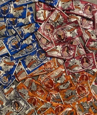 X 100 Sealed 2007 WWE TOPPS   NOS 4 Chipz in pack mixed design