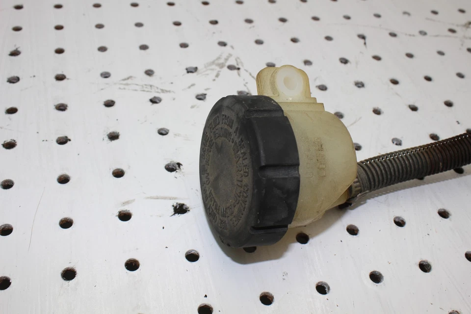 Kawasaki KZ750 1982 eje espectro freno trasero cilindro maestro (#485) Foto 2 de 4