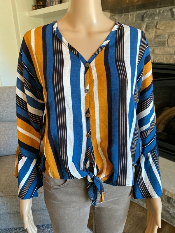 Altar'd State Womens V Neck Bell Sleeve Crop Top, Blouse Size Small