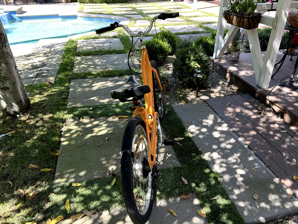 2023 Townie Go Electra Orange Pedal Assist Electric Bike Minor Imperfections - Image 4 of 4