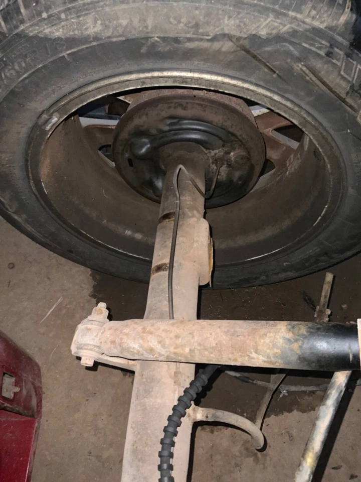 1994 MAZDA B3000 manual transmission Used Rear Drive Axle Assembly Foto 3 de 4