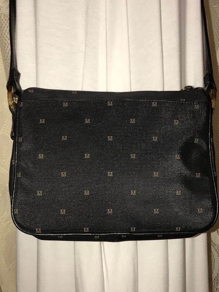 Bandolera/bolso de hombro Monet vintage de cuero negro con monograma como nuevo Foto 3 de 4