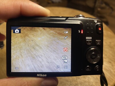 Nikon COOLPIX S3100 Compact Digital Camera 14.0Mp 5x Zoom Silver