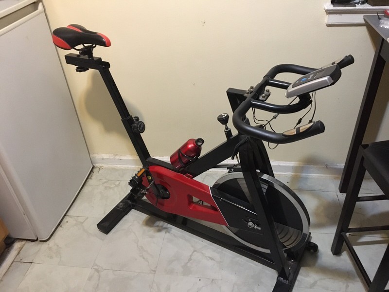 Red /Black Exercise Spinning Cycling Stationary Bike Digital Display-used 1x