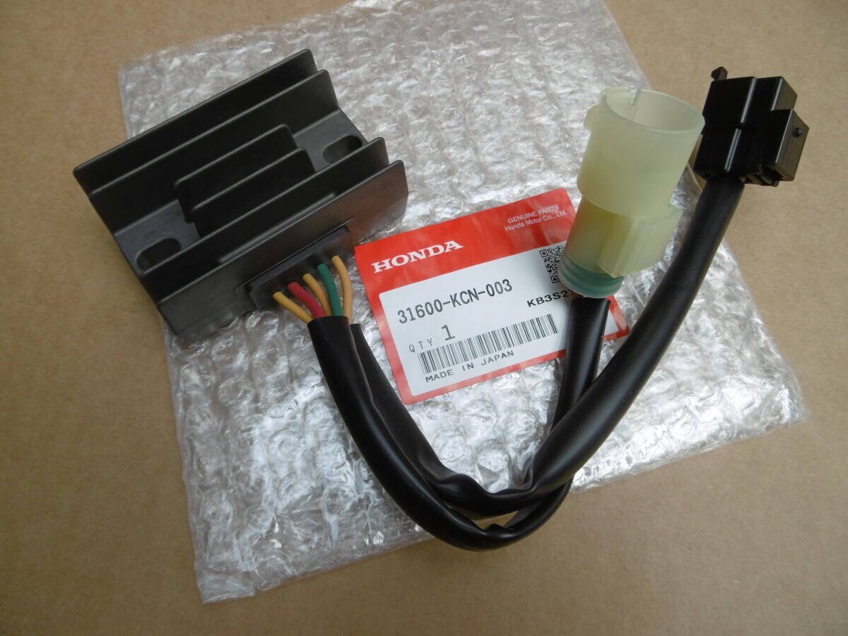 Honda XLR125R XLR200R XR200 Genuine Regulator 31600-KCN-003 New