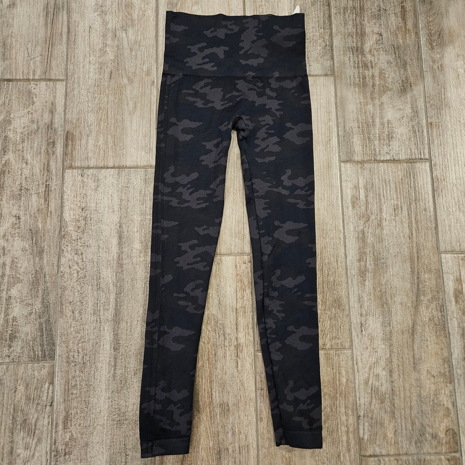 SPANX Look at Me Now Seamless High-Rise Leggings in Black Camo Size M