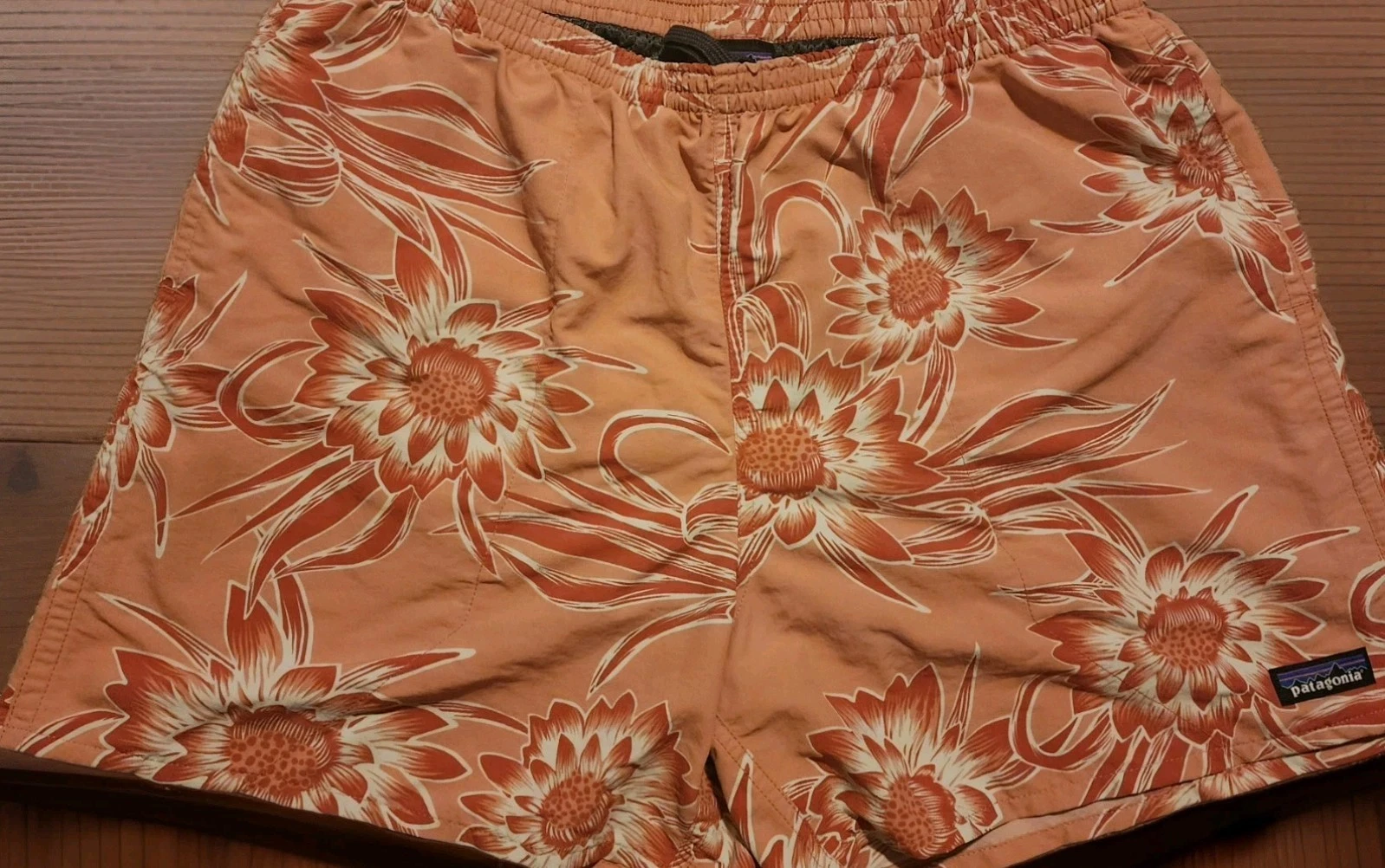 Patagonia Baggies Shorts Pink Floral Lined Size Large Hiking 57021 AOP