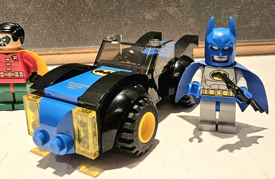 Lego DC Super Heroes The Joker Batman Robin Bat Car Minifigure Set 10672 READ - Image 3 of 4