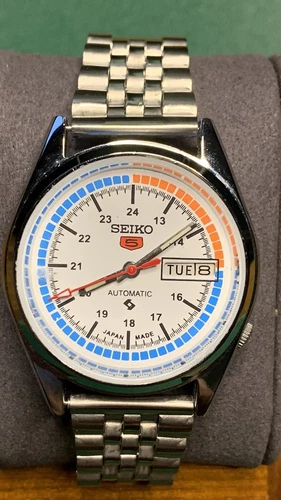 Vintage Seiko 5 White Dial Day/Date, 6309 Automatic Men's Wristwatch 1970s-1980s