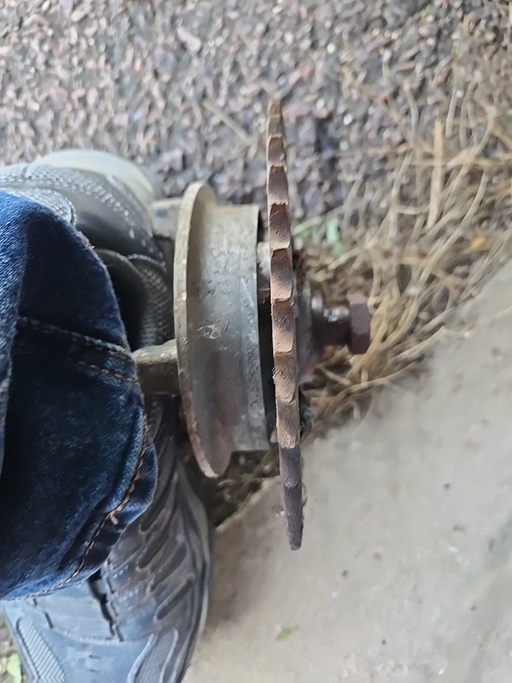 1975 Yamaha Rd60 Sprocket Hub And Sprocket - Image 2 of 4